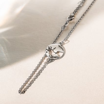 Goldenes Fußkettchen mit der Weltkarte Mendez