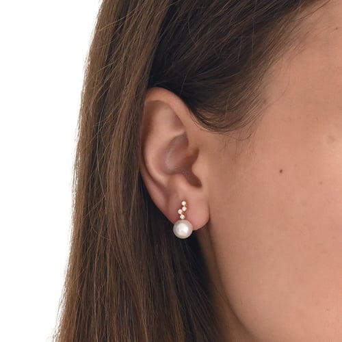 Ohrringe mit Diamanten und weißen Perlen Nayonika