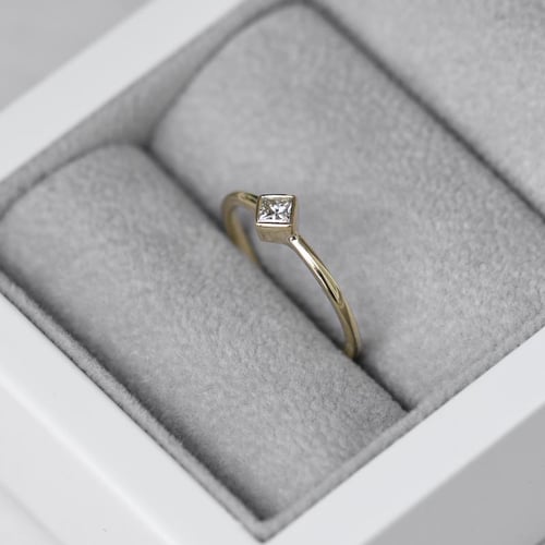 Ringset aus Gold mit Diamant im Princess-Schliff Ralyh