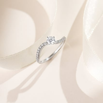 Unkonventioneller Verlobungsring mit Diamanten Elise