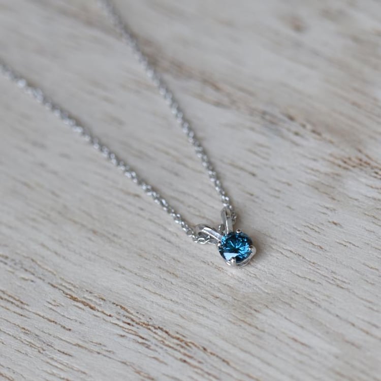 Blauer Diamant in Anhänger Lalom 45102