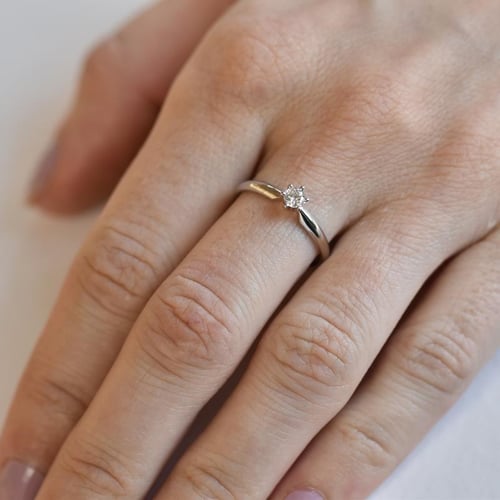 Verlobungsring mit Diamant Delzi