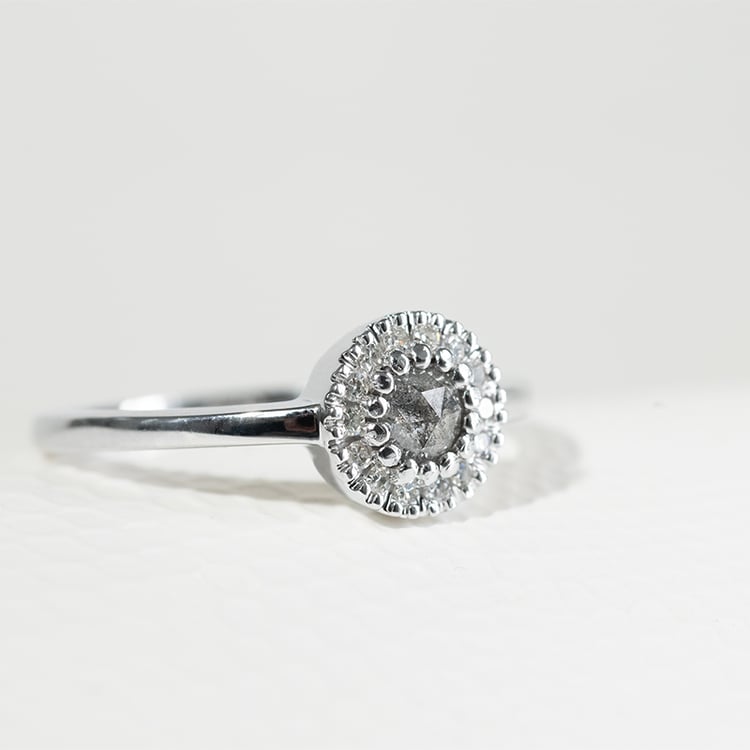 Goldener Verlobungsring mit salt and pepper Diamant Tafne 131940