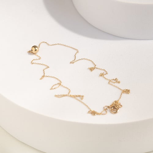 Goldene Kette mit einer Kugel Ina