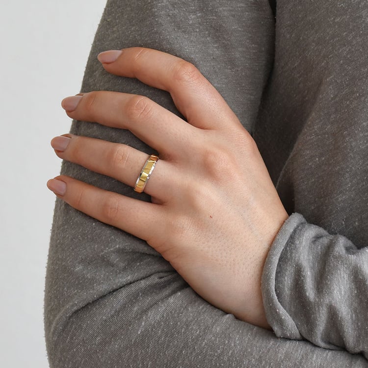 Ungewöhnliche Eheringe aus Gold Sonam 77261