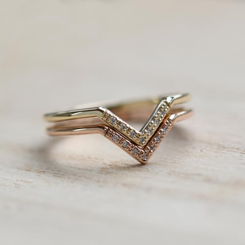 Goldener Ring mit Diamanten Bebeha