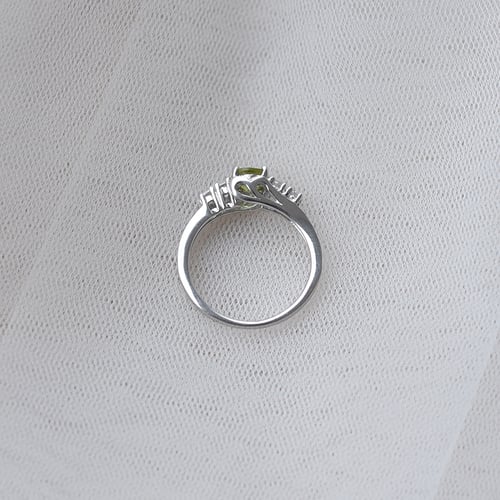 Romantischer Silberring mit Olivin und Zirkonia Tereza