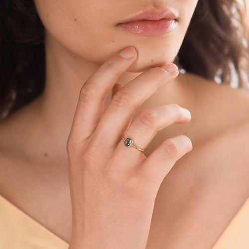 Ring mit einem Salt and Pepper Diamanten in Emerald-Form Christy