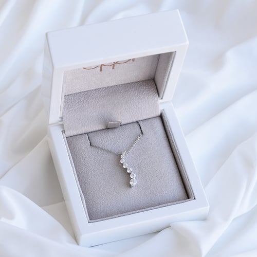 Elegante Anhänger mit glänzenden Diamanten Jessica