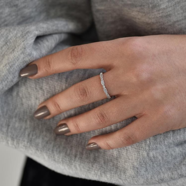 Eheringe aus einem Vintage-Ring mit Lab Grown Diamanten und einem Komfort-Ring Liam 105801