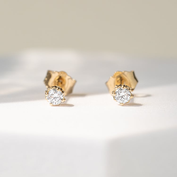 Ohrringe in Form von Blumen mit seitlichen Diamanten Sandre 141379