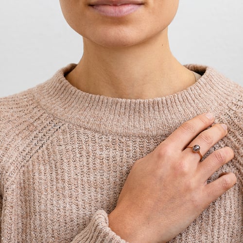 Goldring mit ovalem Salt and Pepper Diamanten Marcea
