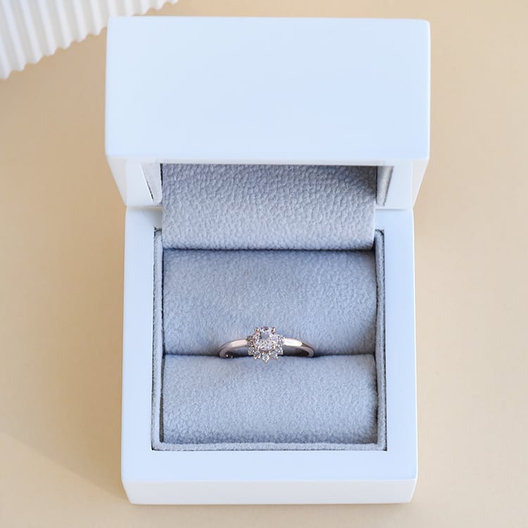 Minimalistischer Ring aus Gold mit Morganit Sonnie 95746