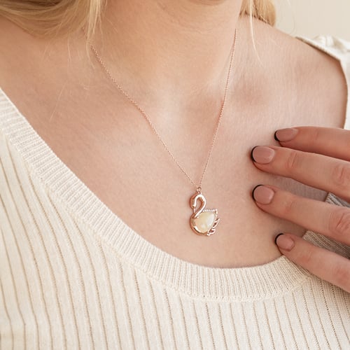 Opal-Anhänger aus Roségold in Form eines Schwans Cisne