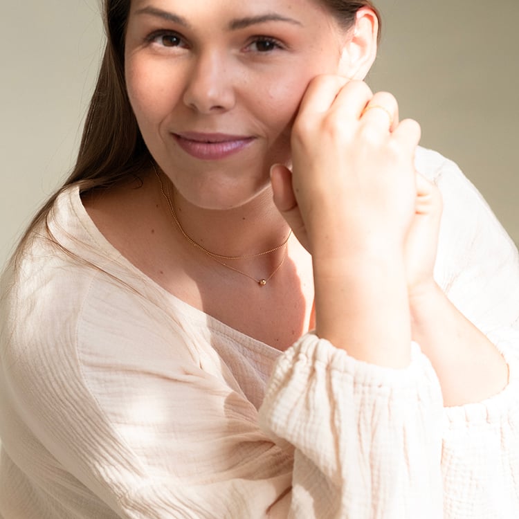 Goldene Kette mit einer Kugel Ina 143458