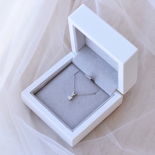 Goldener Anhänger mit Diamant Elba