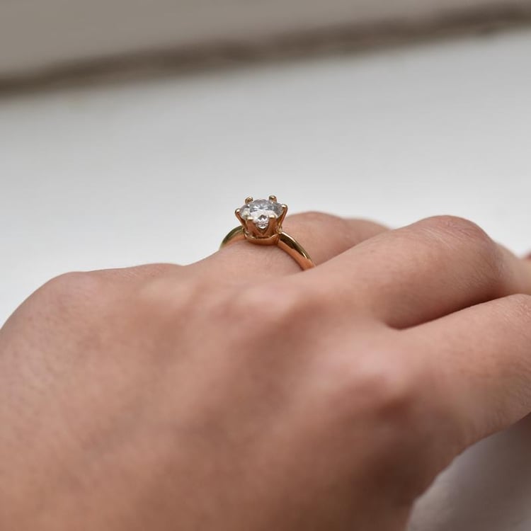 Goldener Verlobungsring mit Solitär-Moissanit Mukti 38883