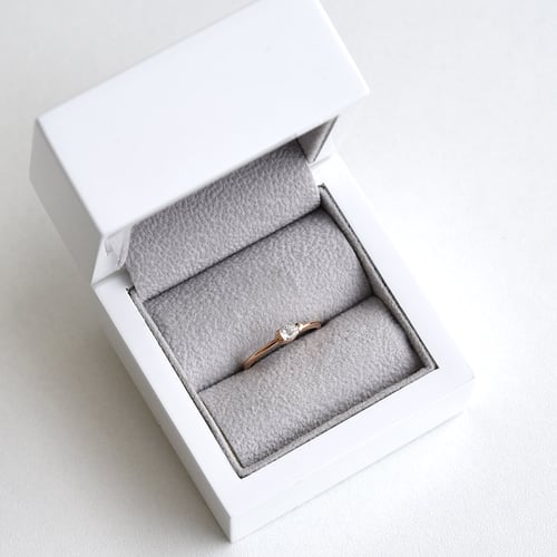 Zarter Ring mit Pear-Diamanten Celyn