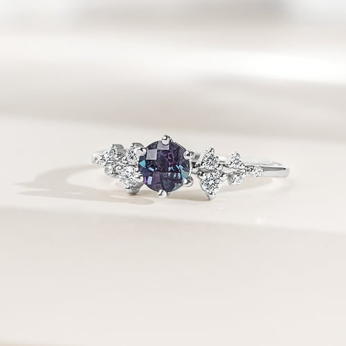 Verlobungsring mit Lab Grown Alexandrit und Diamanten Olha