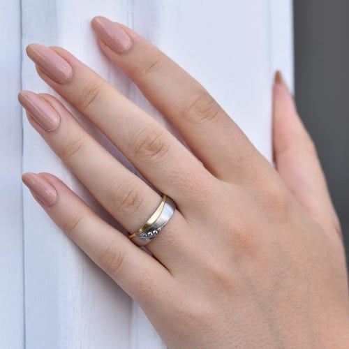 Eheringe aus mehrfarbihen Gold mit Diamanten Muze