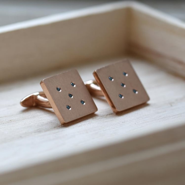 Goldene Quadrat-Manschettenknöpfe mit blauen Diamanten Orien 9422