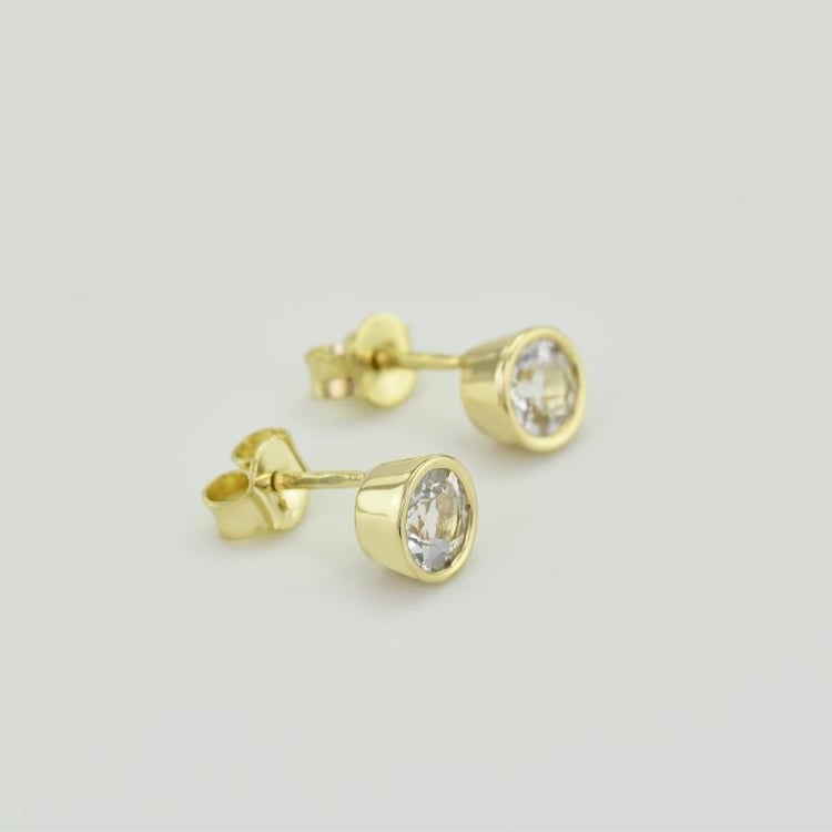 Silberne Ohrstecker mit weißen Topasen in Bezelfassung Wetty 102817