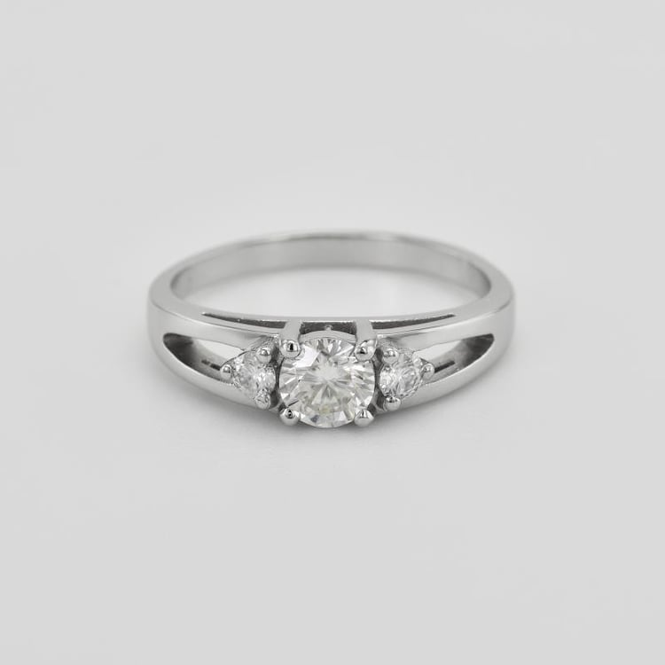 Ring mit Diamanten 23638
