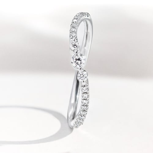 Gewellter Goldring mit Lab Grown Diamanten Mikael