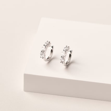 Goldene Ohrringe mit Lab Grown Diamanten Tejal