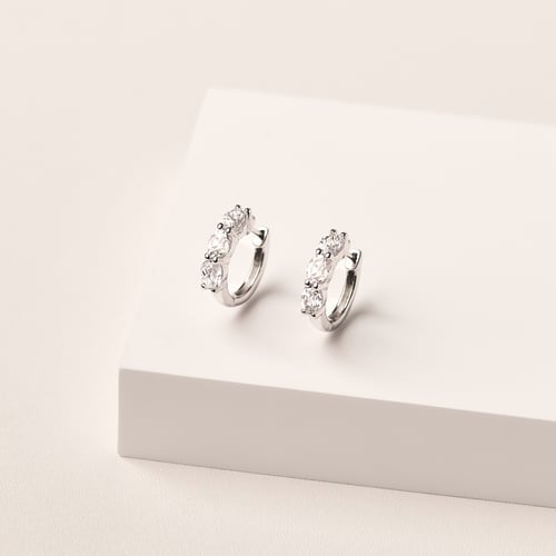 Goldene Ohrringe mit Lab Grown Diamanten Tejal