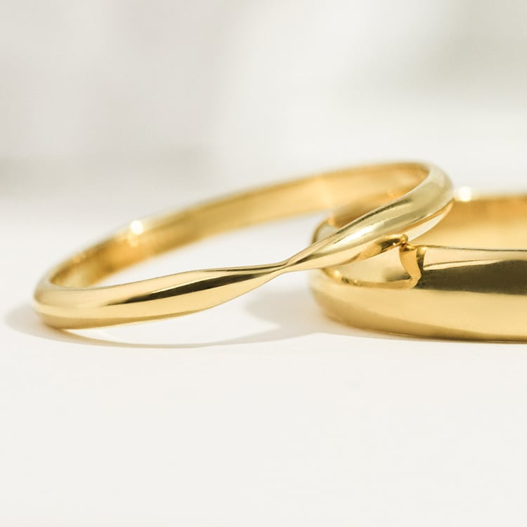 Schlichte goldene Eheringe mit verengtem Umfang Aeneas 156777