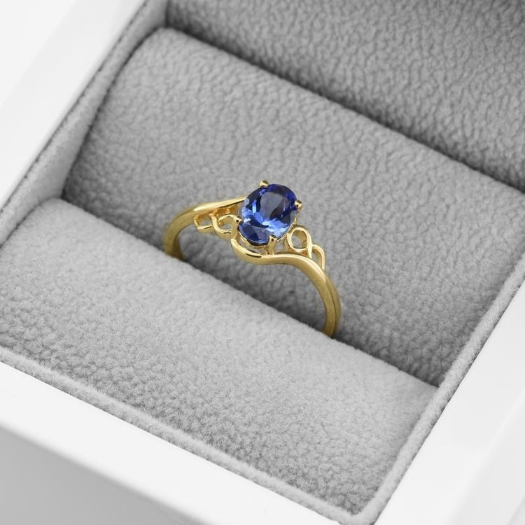 Ring in Gelbgold mit Tansanit in Ovalschiff in Eppi-Geschenkbox 49424