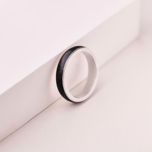 Flacher Damen Trauringe aus Carbon und Silber Kaidan