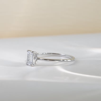 Verlobungsring mit einem Lab Grown Diamanten im Emeraldschliff Olson