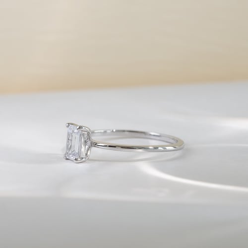 Verlobungsring mit einem Lab Grown Diamanten im Emeraldschliff Olson