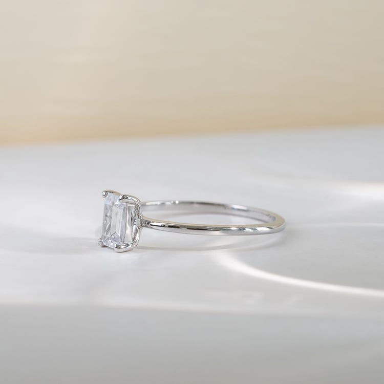 Verlobungsring mit einem Lab Grown Diamanten im Emeraldschliff Olson 121338