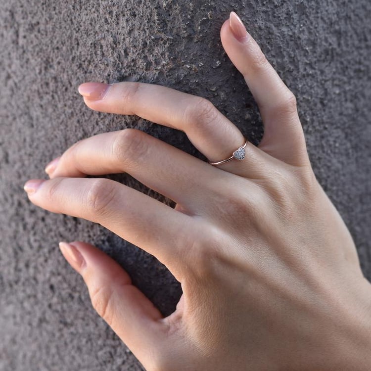 Silberner Ring mit einem Herzen voller Lab Grown Diamanten Ubline 104642