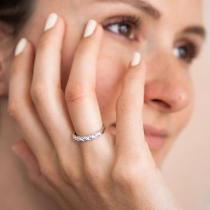 Gedrehter Eternity-Ring mit Lab Grown Diamanten Rami