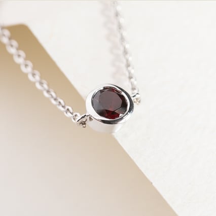 Silbernes Armband mit einem Granat Arleth