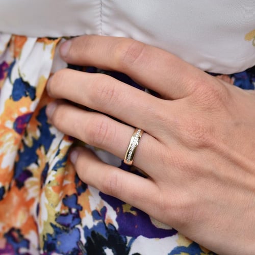 Goldener Eternity-Ring mit Diamanten Loby