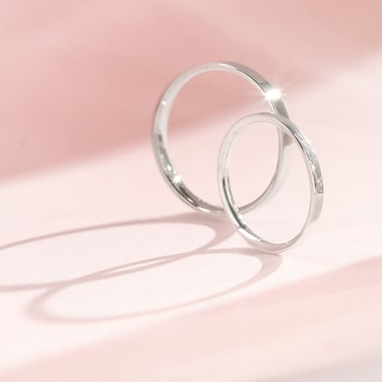 Flache Eheringe aus Platin Ilah