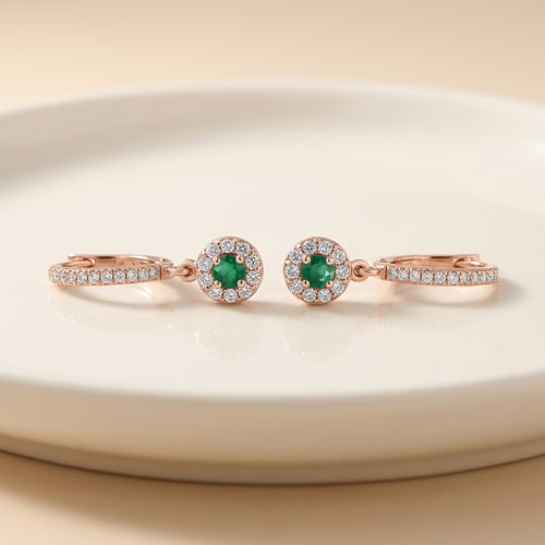 Wunderschöne silberne Ohrringe mit Smaragden und Lab Grown Diamanten Menna