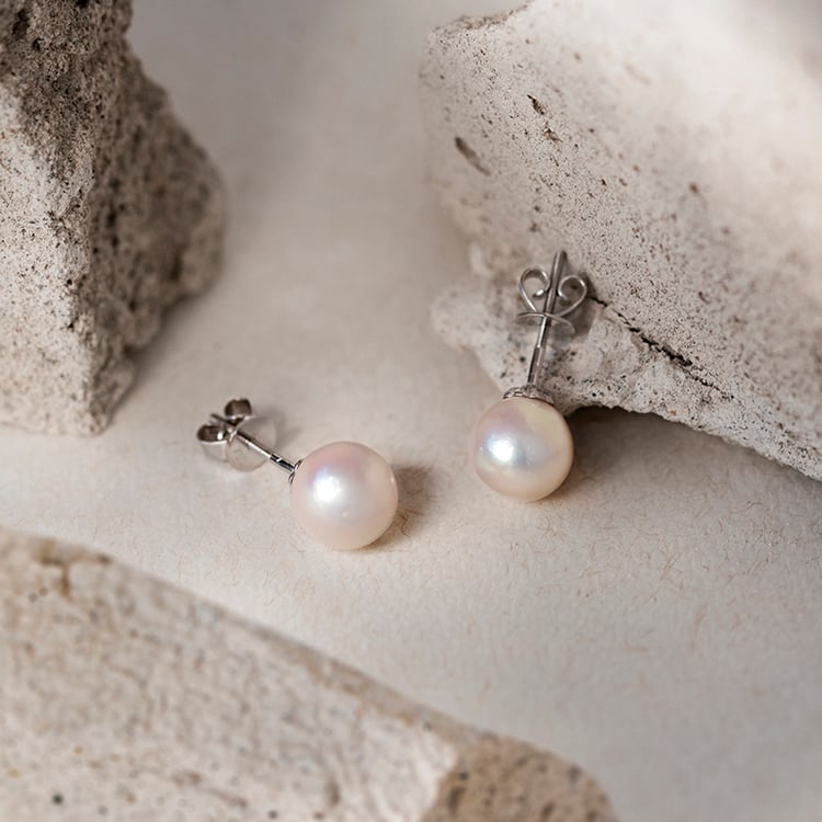 Akoya-Perlen in goldenen Ohrsteckern Oanna 107654