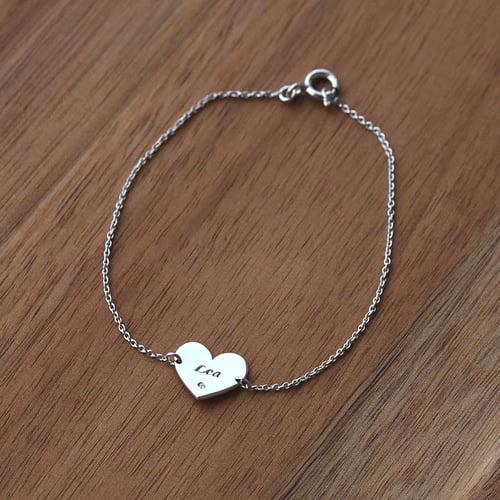 Goldarmband in Herzform mit Diamant und Gravur Nikole