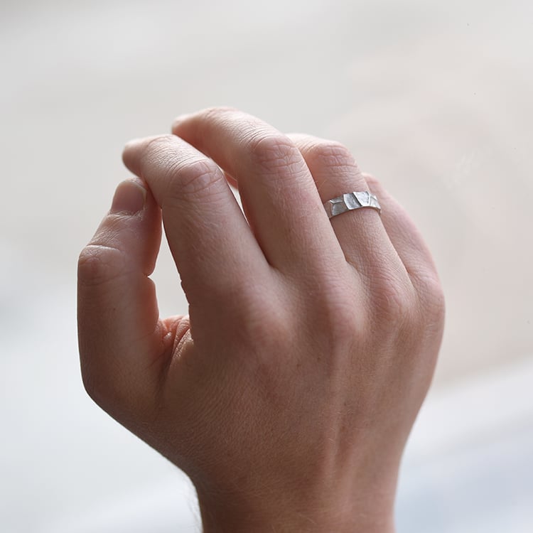 Eheringe aus Gold mit unregelmäßiger Struktur Elias 58736