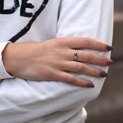 Gehämmerter Ring mit schwarzem Diamanten Seraphine