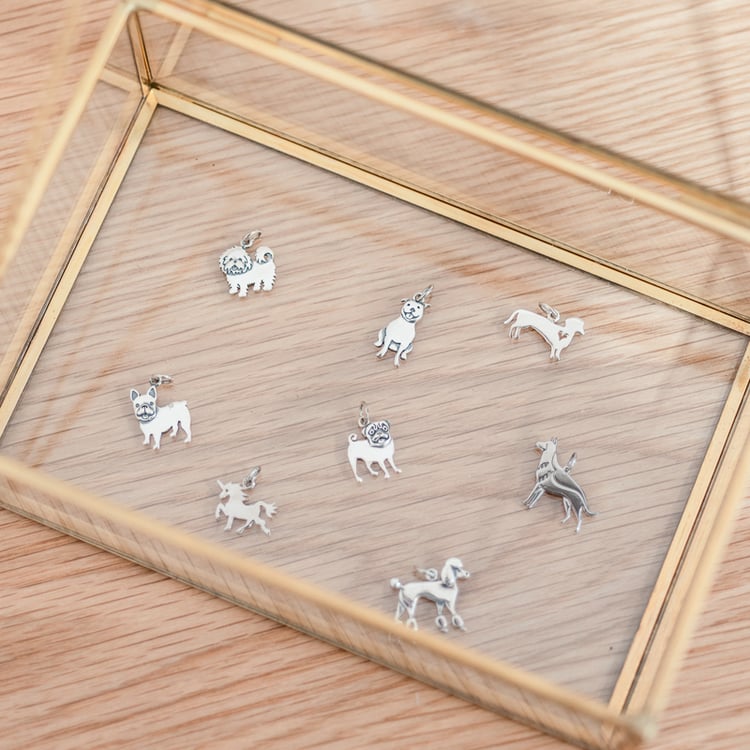 Silberner Anhänger in Form eines Hundes mit Gravur German Shepherd 118628