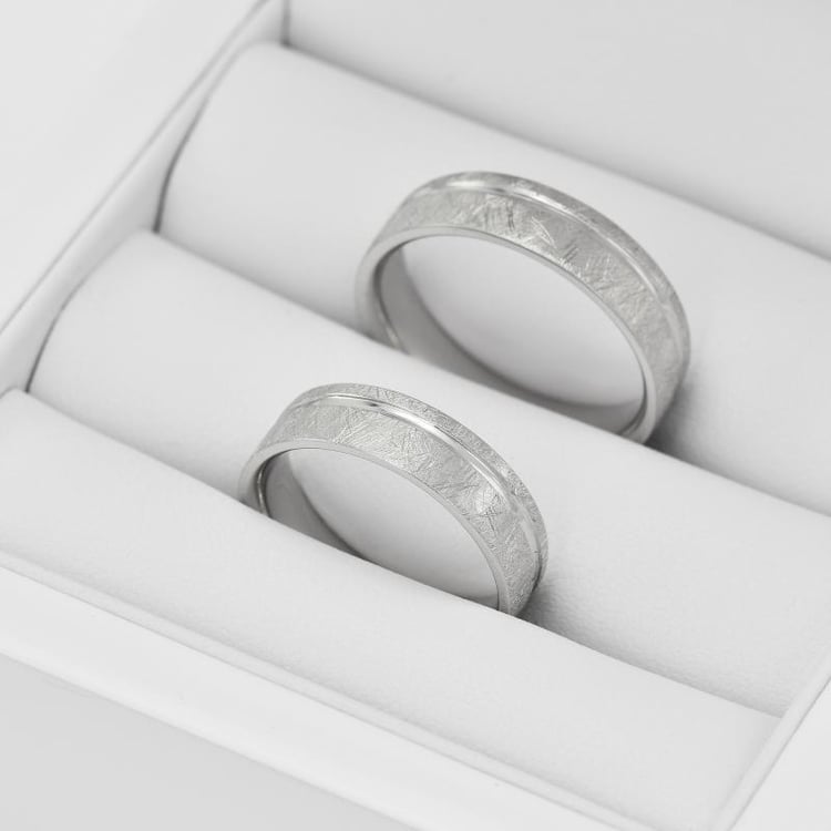 Platin Eheringe mit Diamant in Eppi-Geschenkbox 28225
