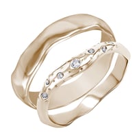 Unregelmäßige Eheringe aus Gold in Haselnussfarbe mit Diamanten Parnell