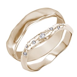 Unregelmäßige Eheringe aus Gold in Haselnussfarbe mit Diamanten Parnell